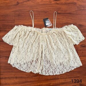 Kimchi Blue Lareina Lace Off The Shoulder Crop Top Size Medium NWT $49